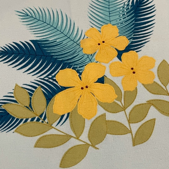 Woman’s tropical summer tank shirt - Picture 3 of 7